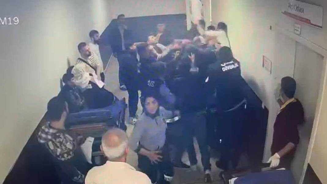 Yaralı adam kendisine müdahale eden doktora saldırdı - Resim: 8